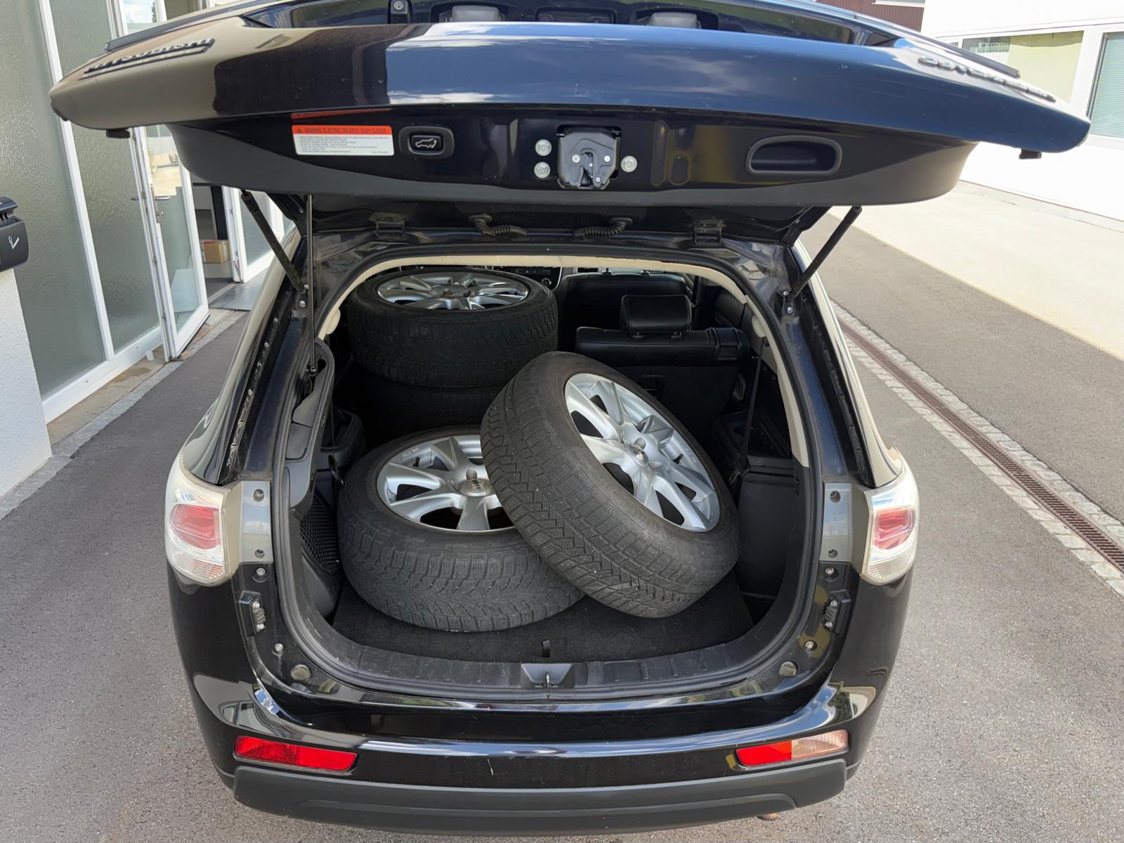 MITSUBISHI Outlander 2,2 4WD 6-G Leder 7-Platz-image-13
