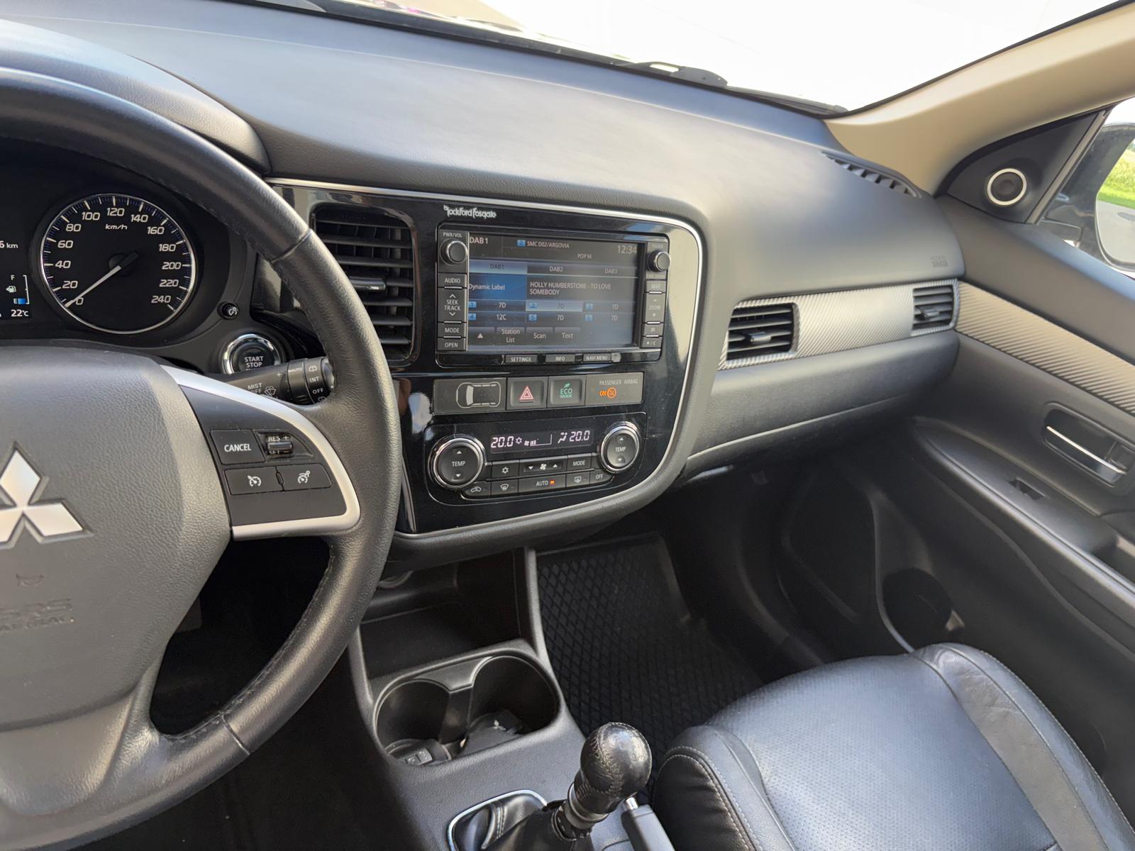MITSUBISHI Outlander 2,2 4WD 6-G Leder 7-Platz-image-8