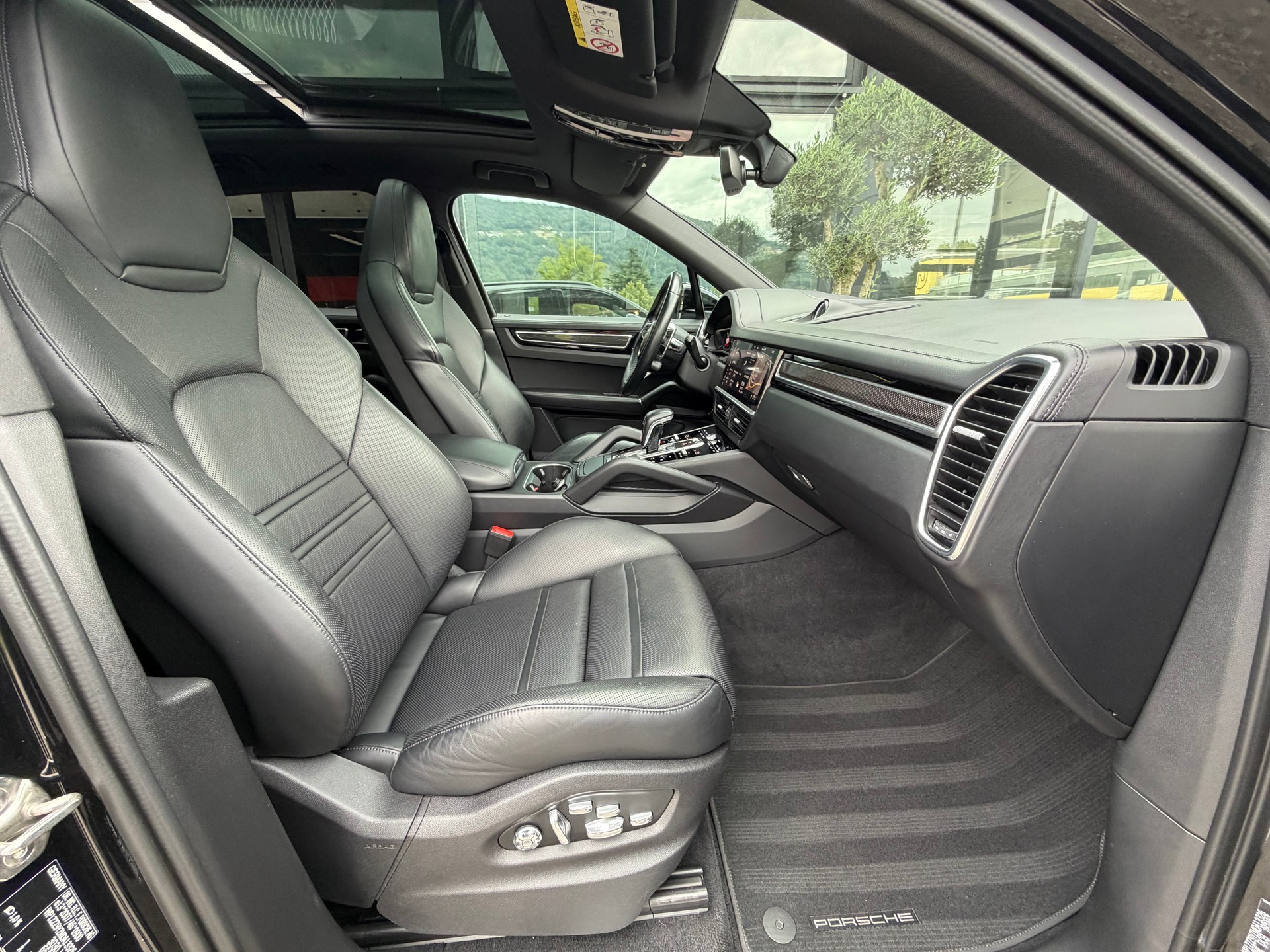 PORSCHE Cayenne E-Hybrid-image-10