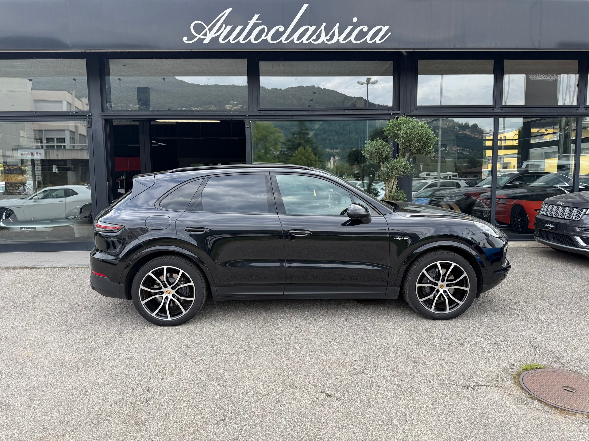 PORSCHE Cayenne E-Hybrid-showroom-element-3