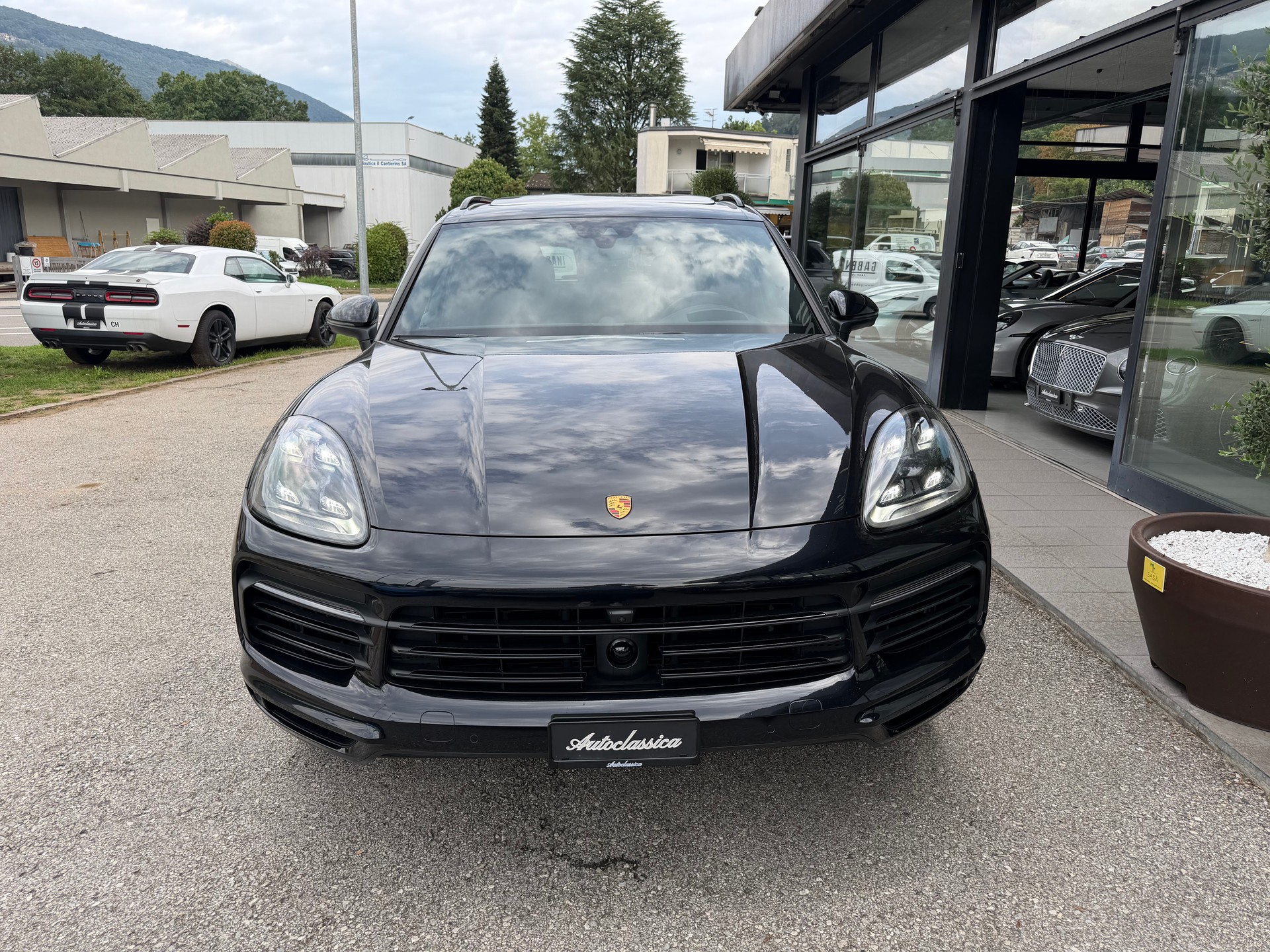 PORSCHE Cayenne E-Hybrid-showroom-element-1