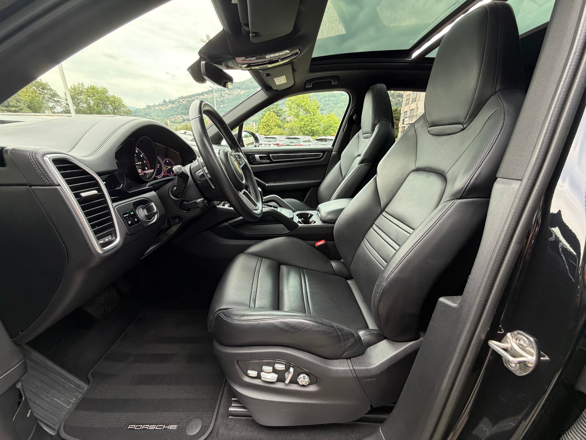 PORSCHE Cayenne E-Hybrid-image-8