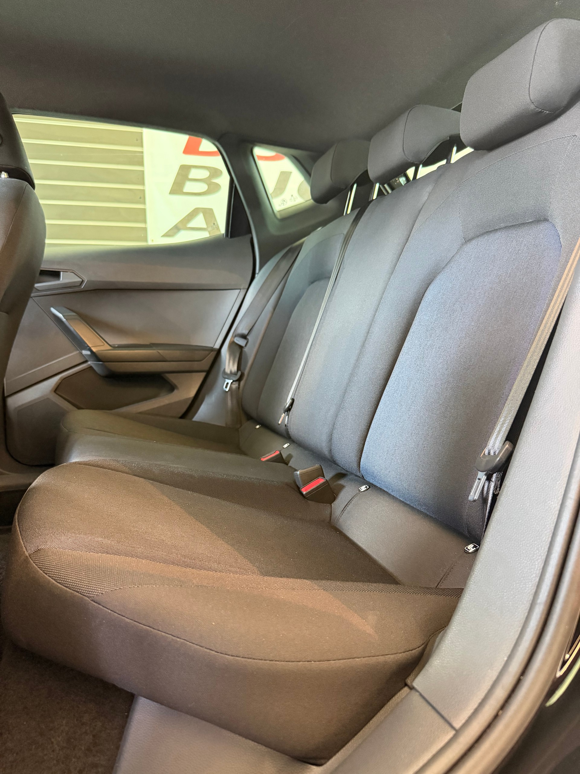 SEAT Ibiza 1.0 TSI 110 Hola FR DSG-image-8