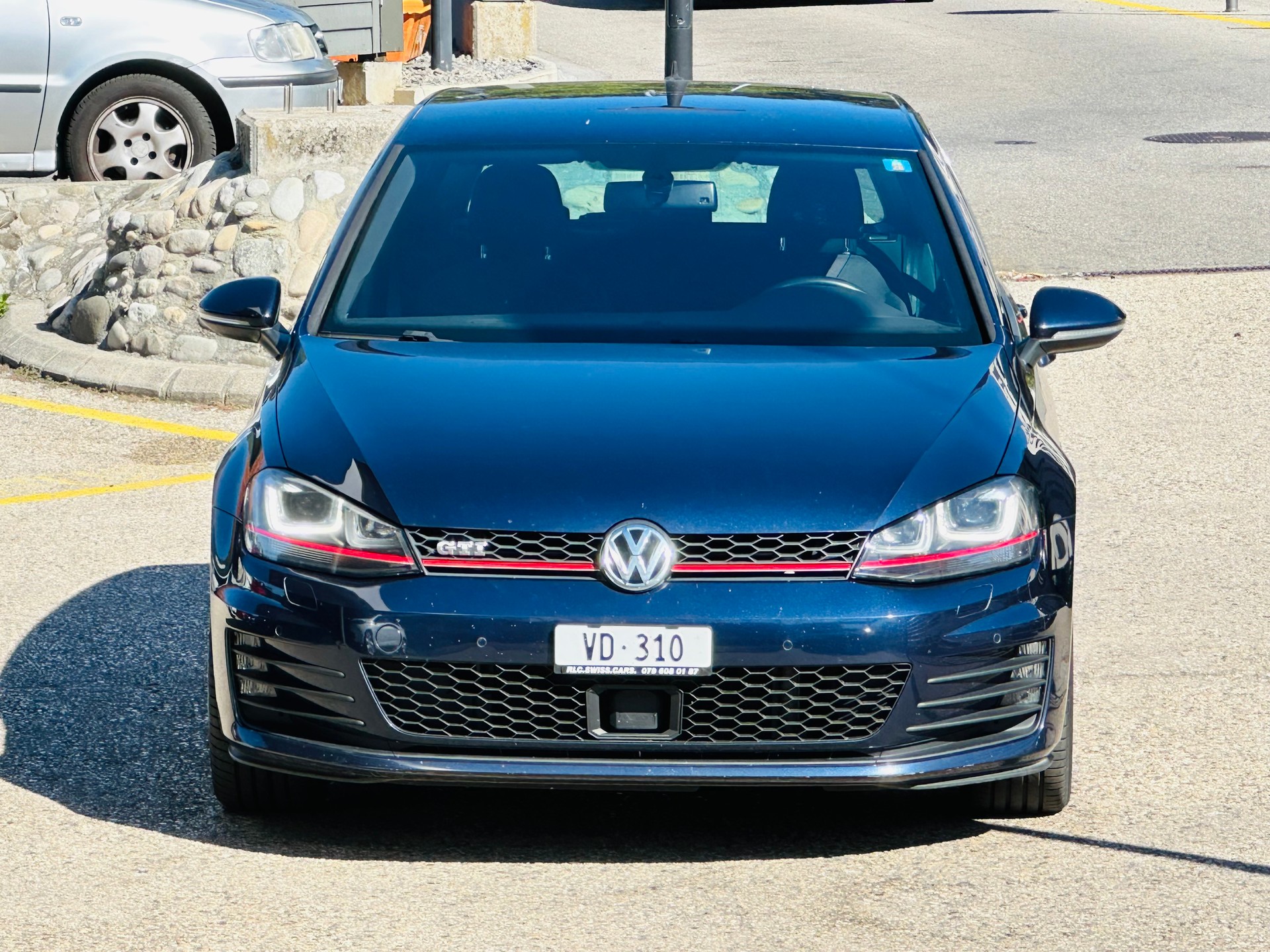 VW Golf 2.0 TSI GTI-showroom-element-3