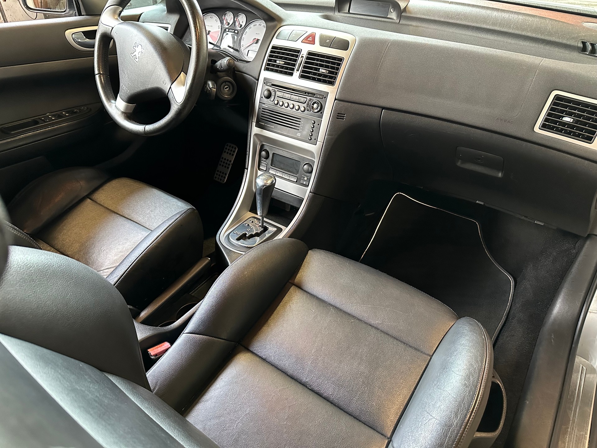 PEUGEOT 307 CC 2.0 16V Platinum Edition-image-11