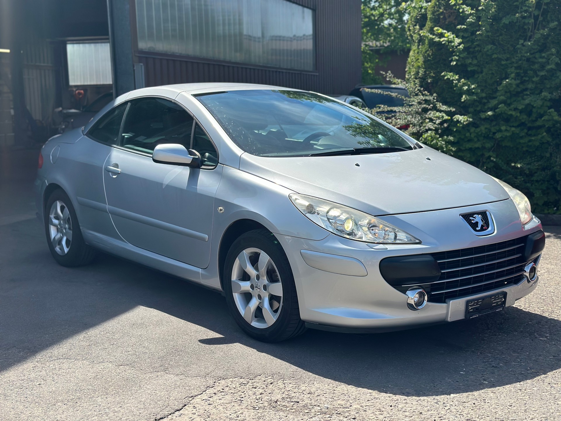 PEUGEOT 307 CC 2.0 16V Platinum Edition-image-1