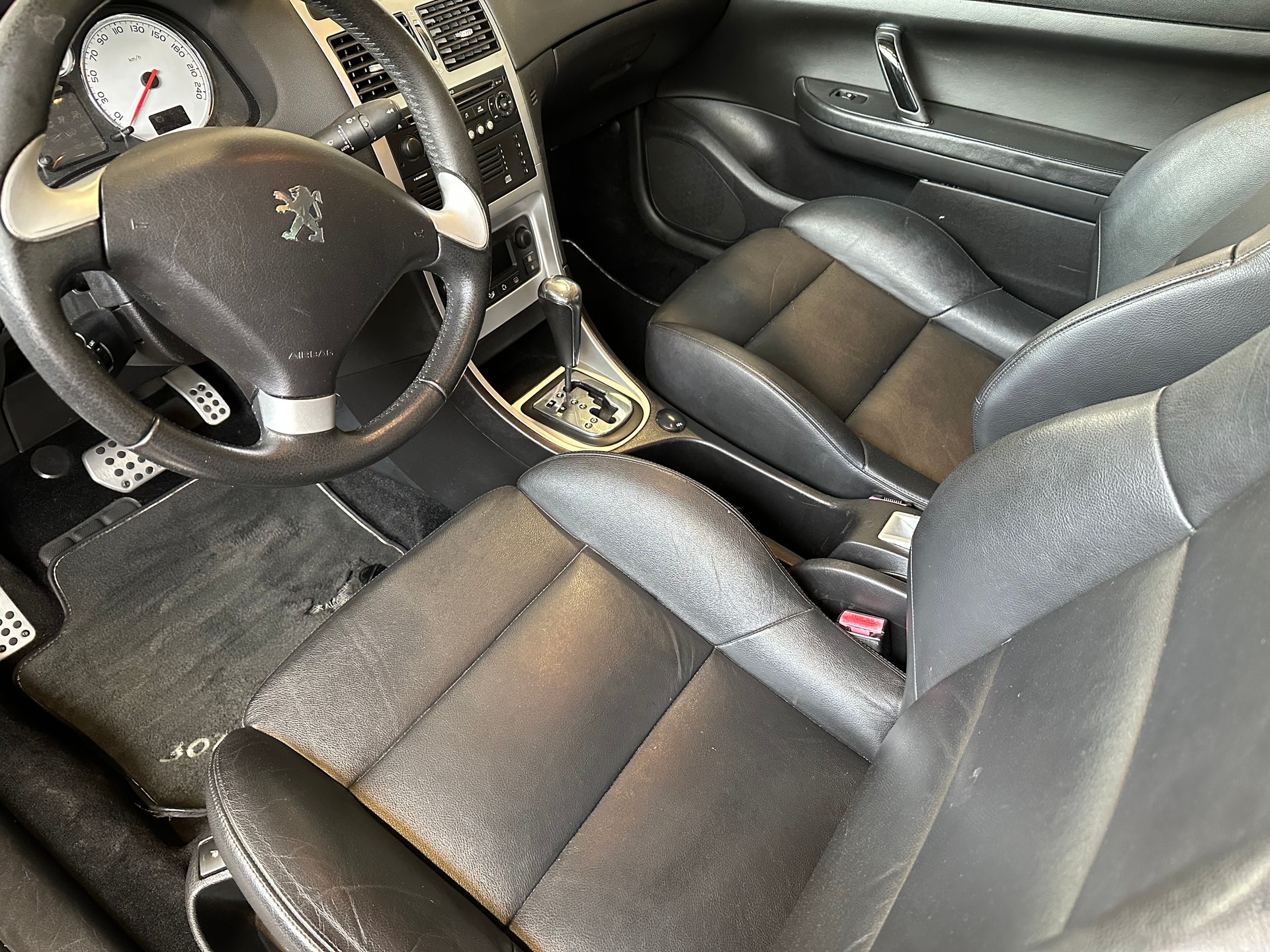 PEUGEOT 307 CC 2.0 16V Platinum Edition-image-12