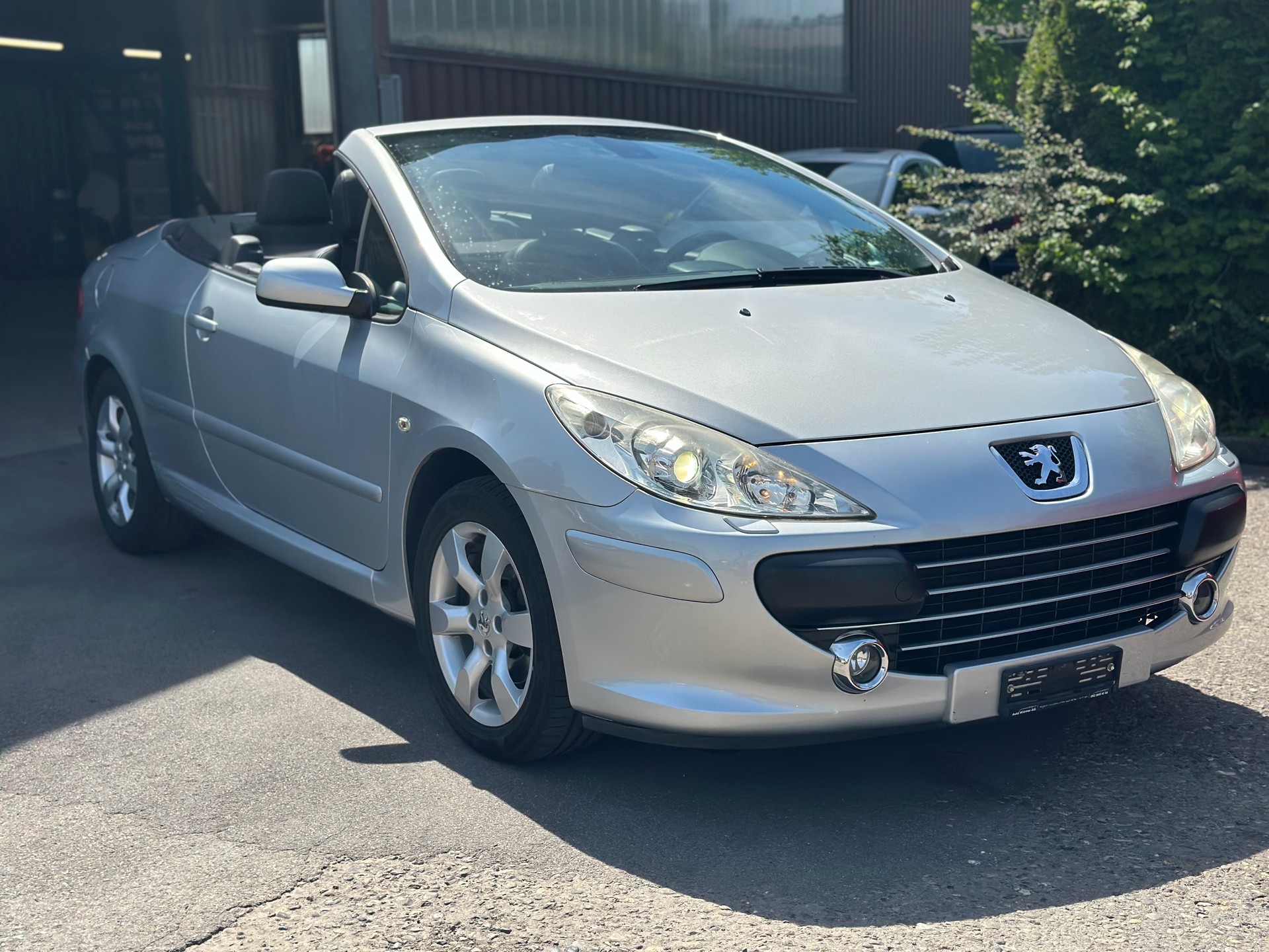 PEUGEOT 307 CC 2.0 16V Platinum Edition-image-2