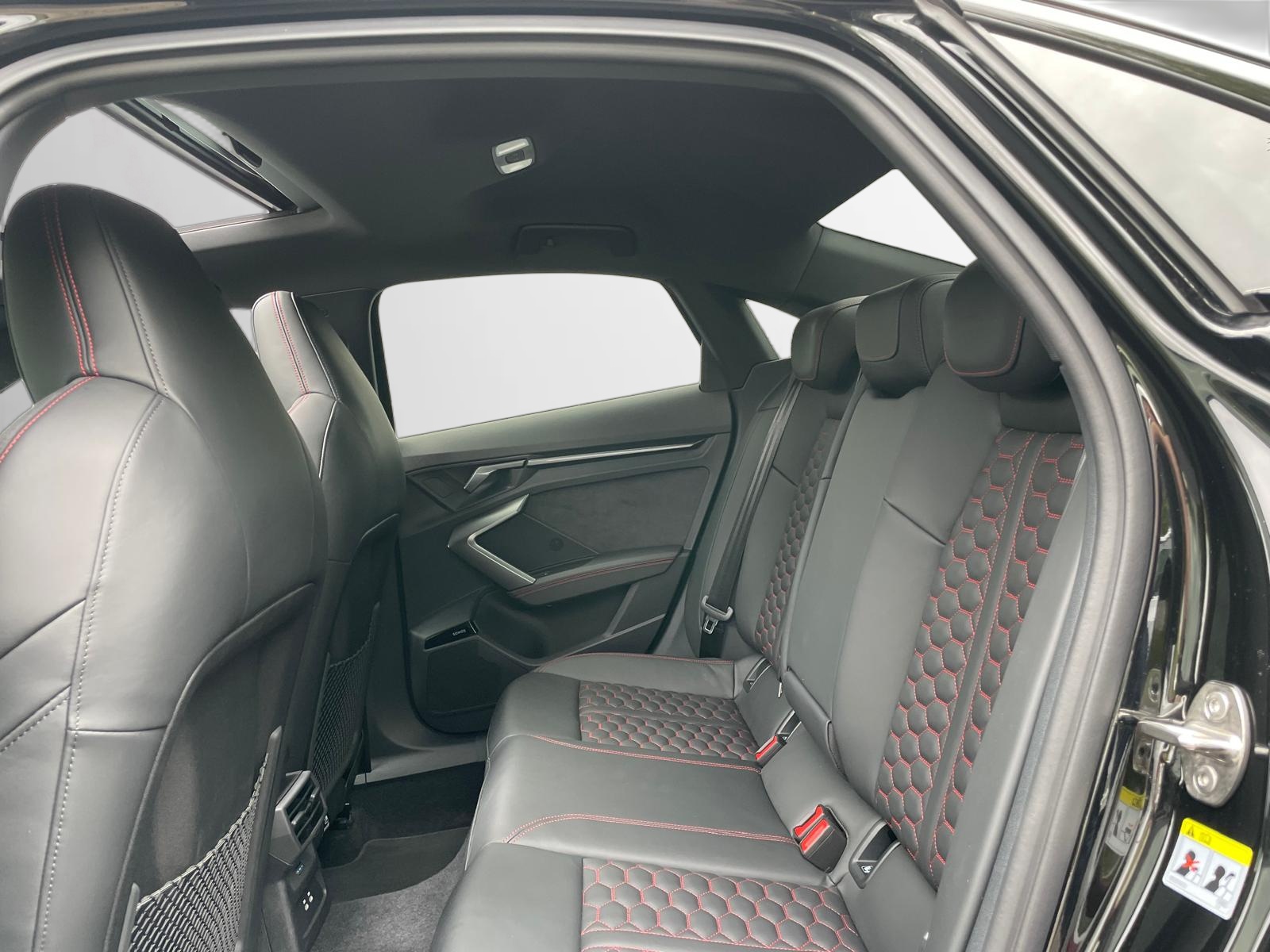 AUDI RS3 Limousine 2.5 TSI quattro S-tronic-image-7
