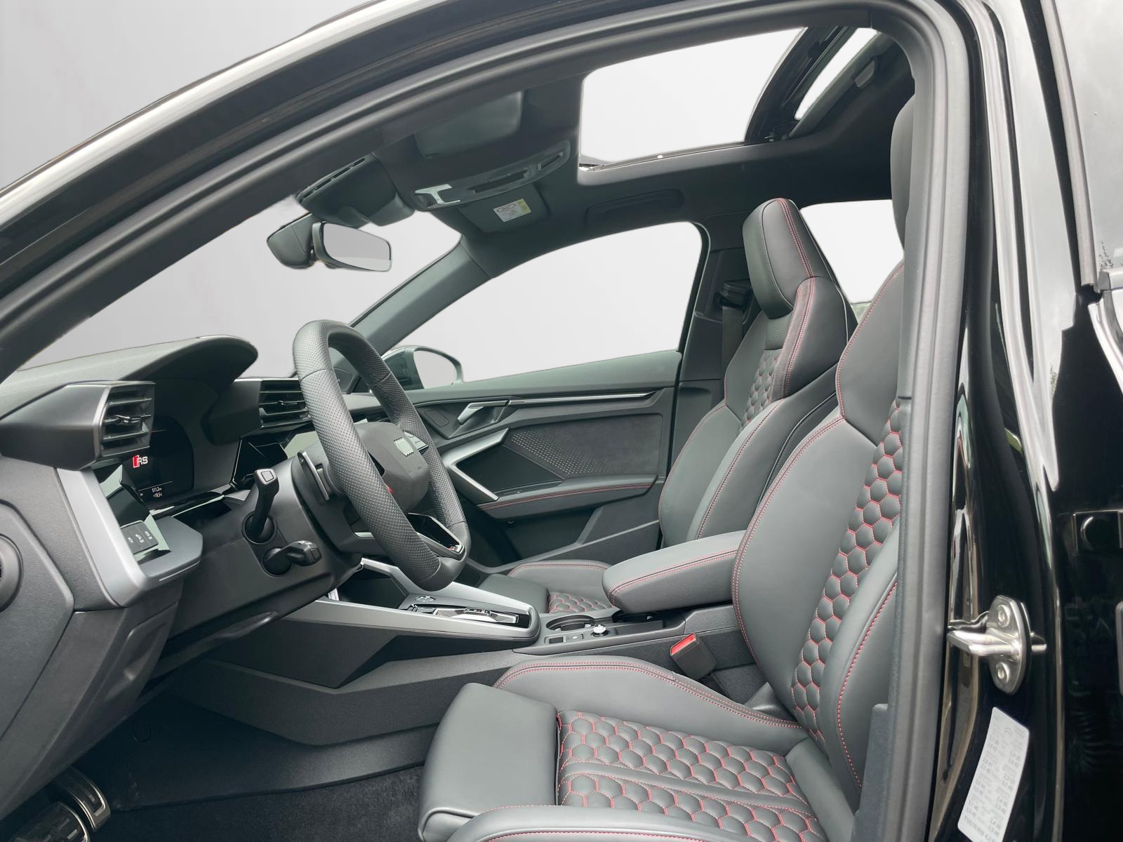 AUDI RS3 Limousine 2.5 TSI quattro S-tronic-image-4