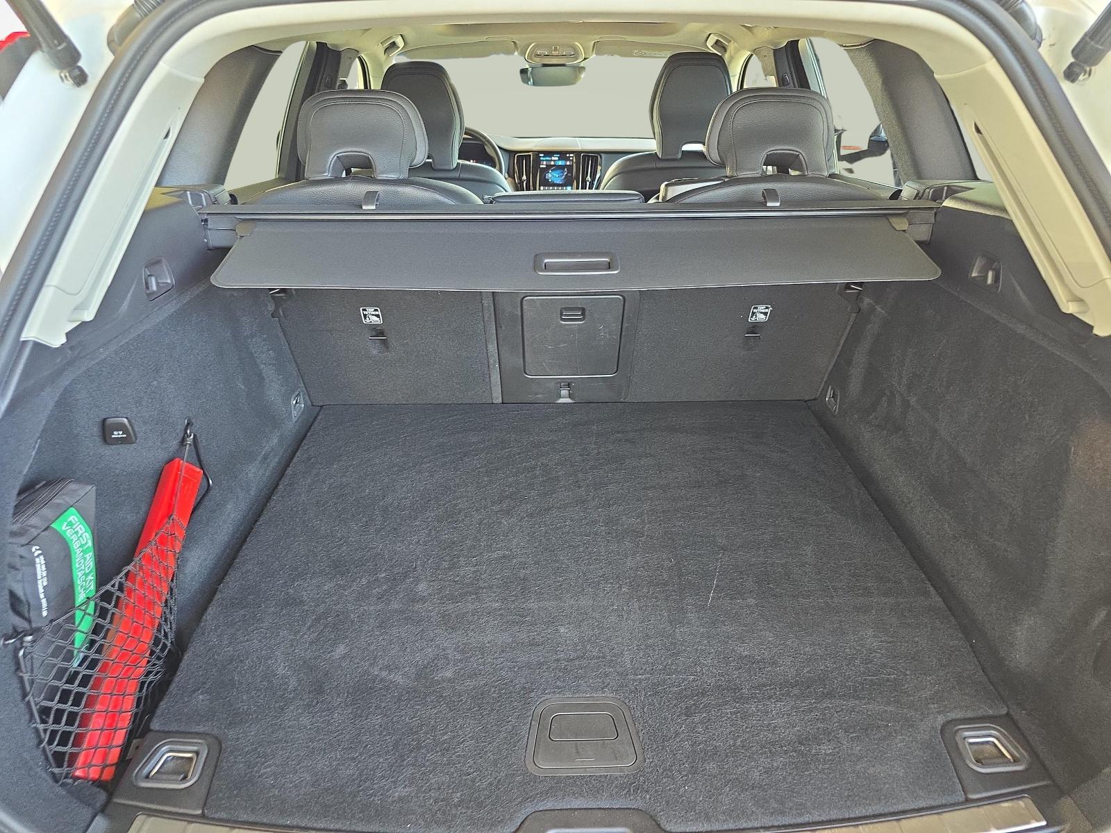VOLVO XC60 2.0 T6 TE Plus Dark eAWD-image-12