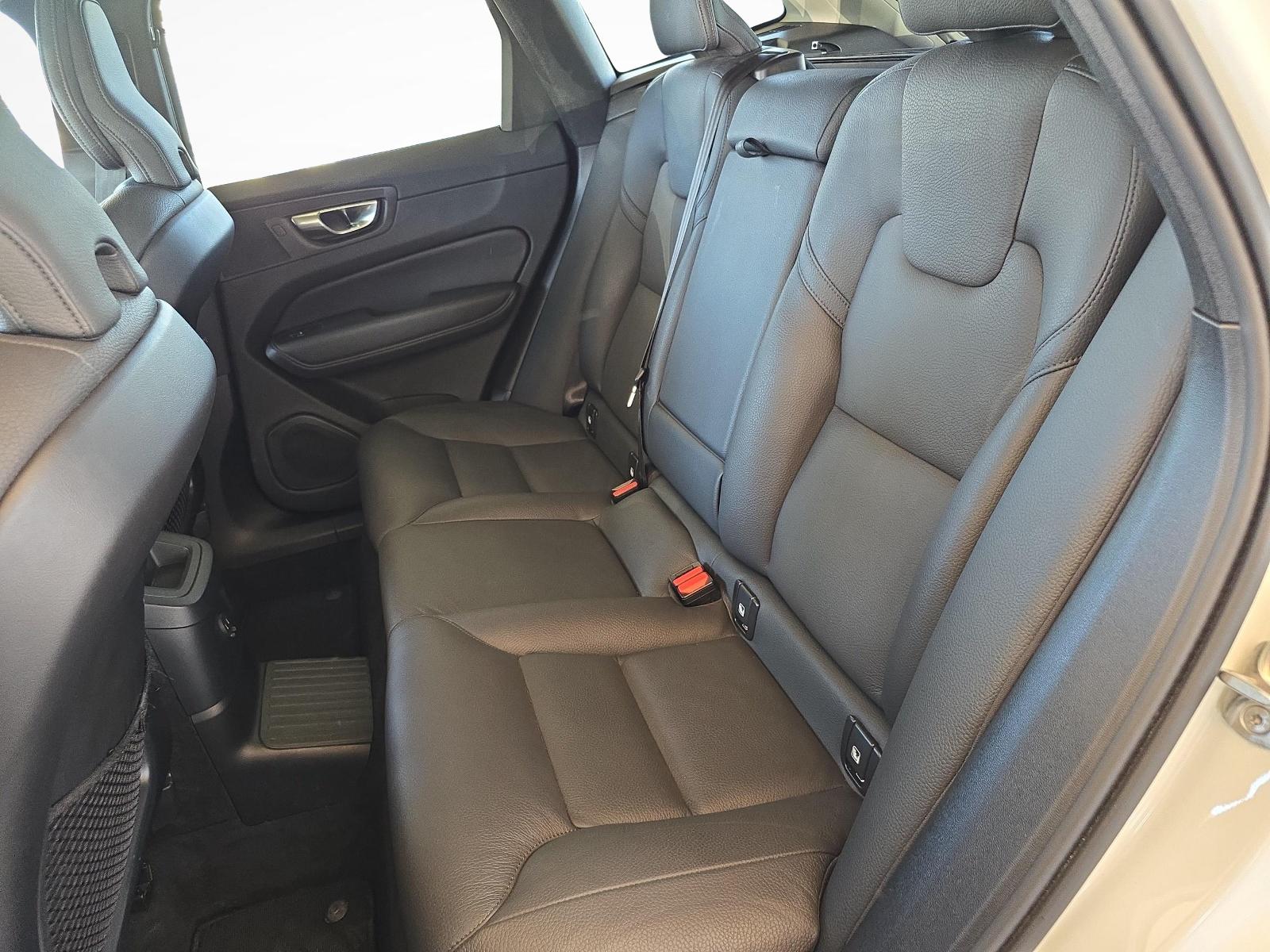 VOLVO XC60 2.0 T6 TE Plus Dark eAWD-image-11