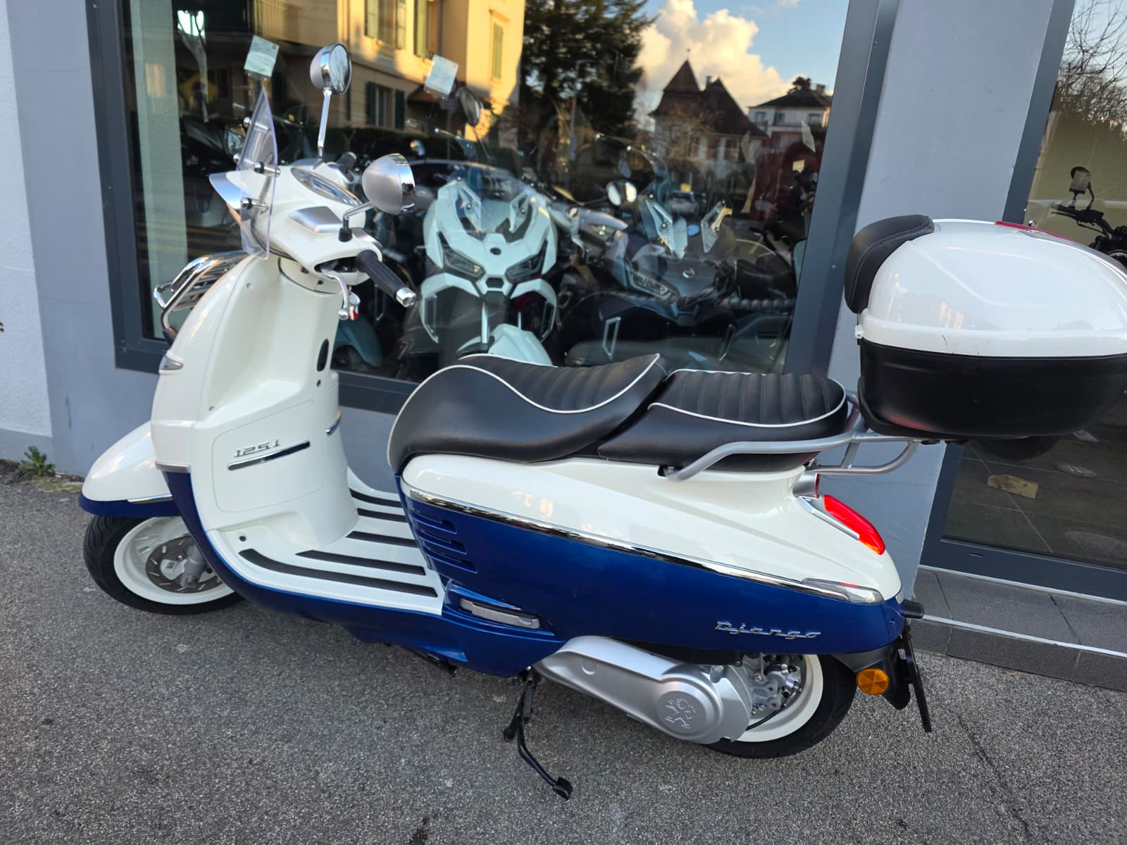 PEUGEOT Django Evasion 125-showroom-element-1