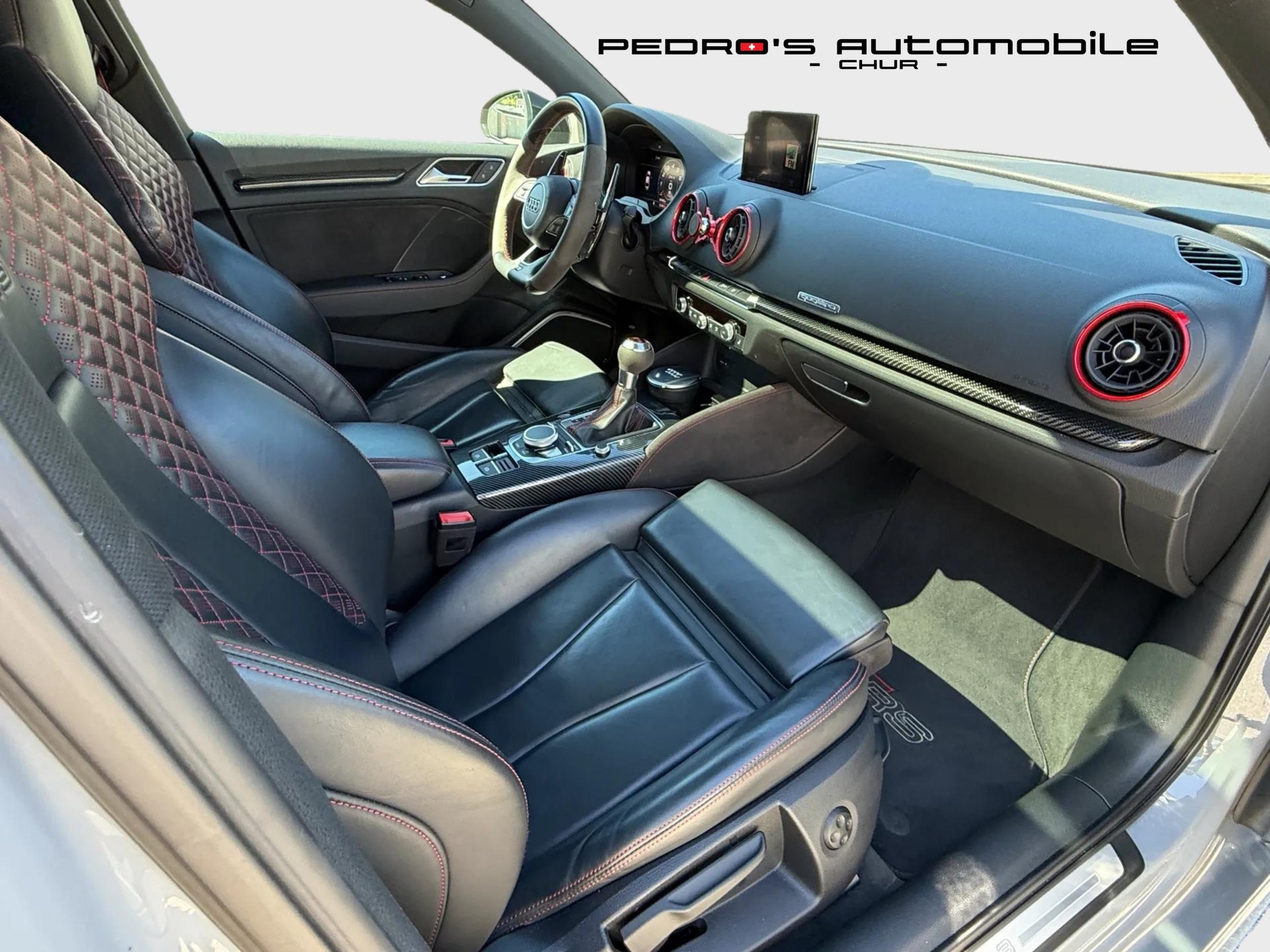 AUDI RS3 Limousine 2.5 TSI quattro S-tronic-image-13