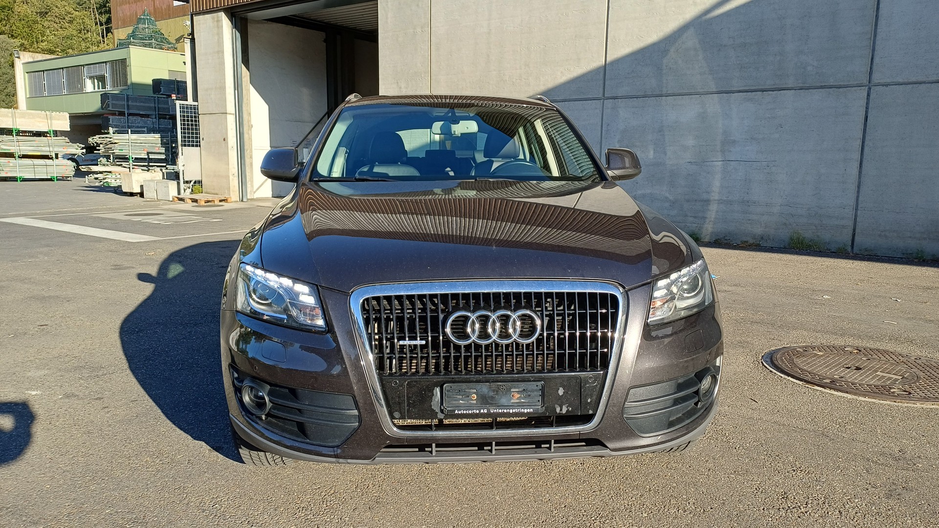 AUDI Q5 3.2 FSI quattro S-tronic-image-1