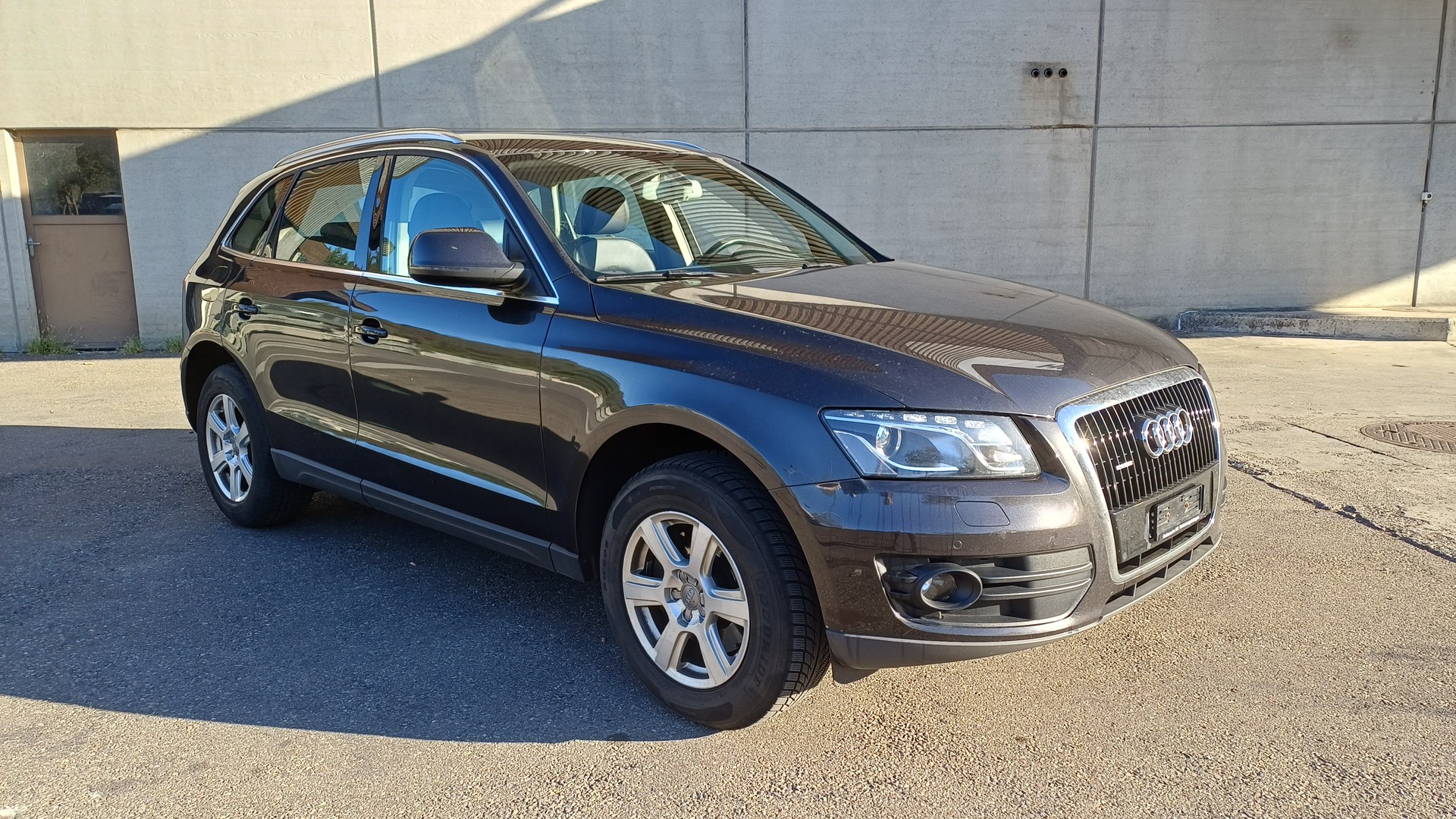 AUDI Q5 3.2 FSI quattro S-tronic-image-2
