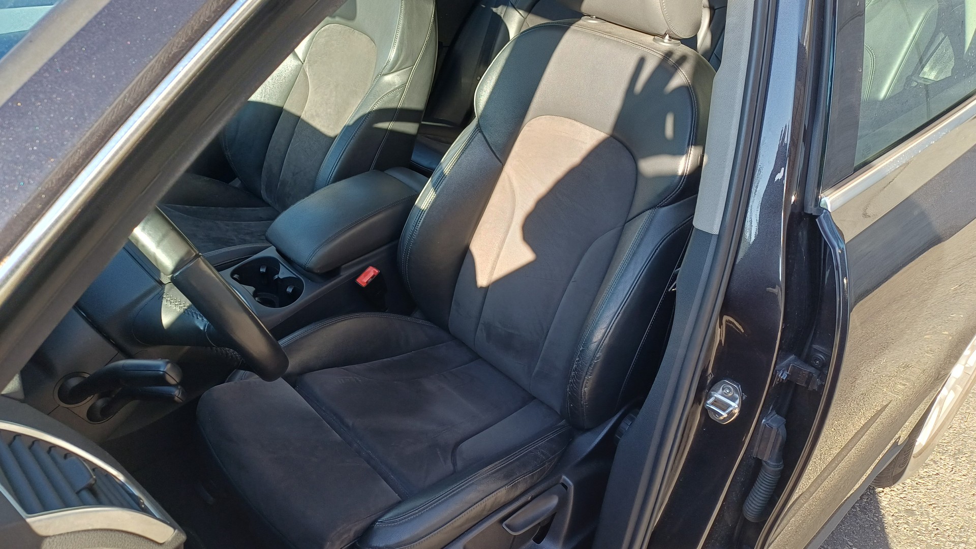 AUDI Q5 3.2 FSI quattro S-tronic-image-8
