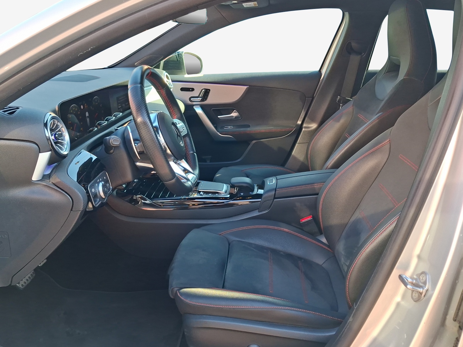 MERCEDES-BENZ A 35 AMG 4Matic Speedshift-image-7