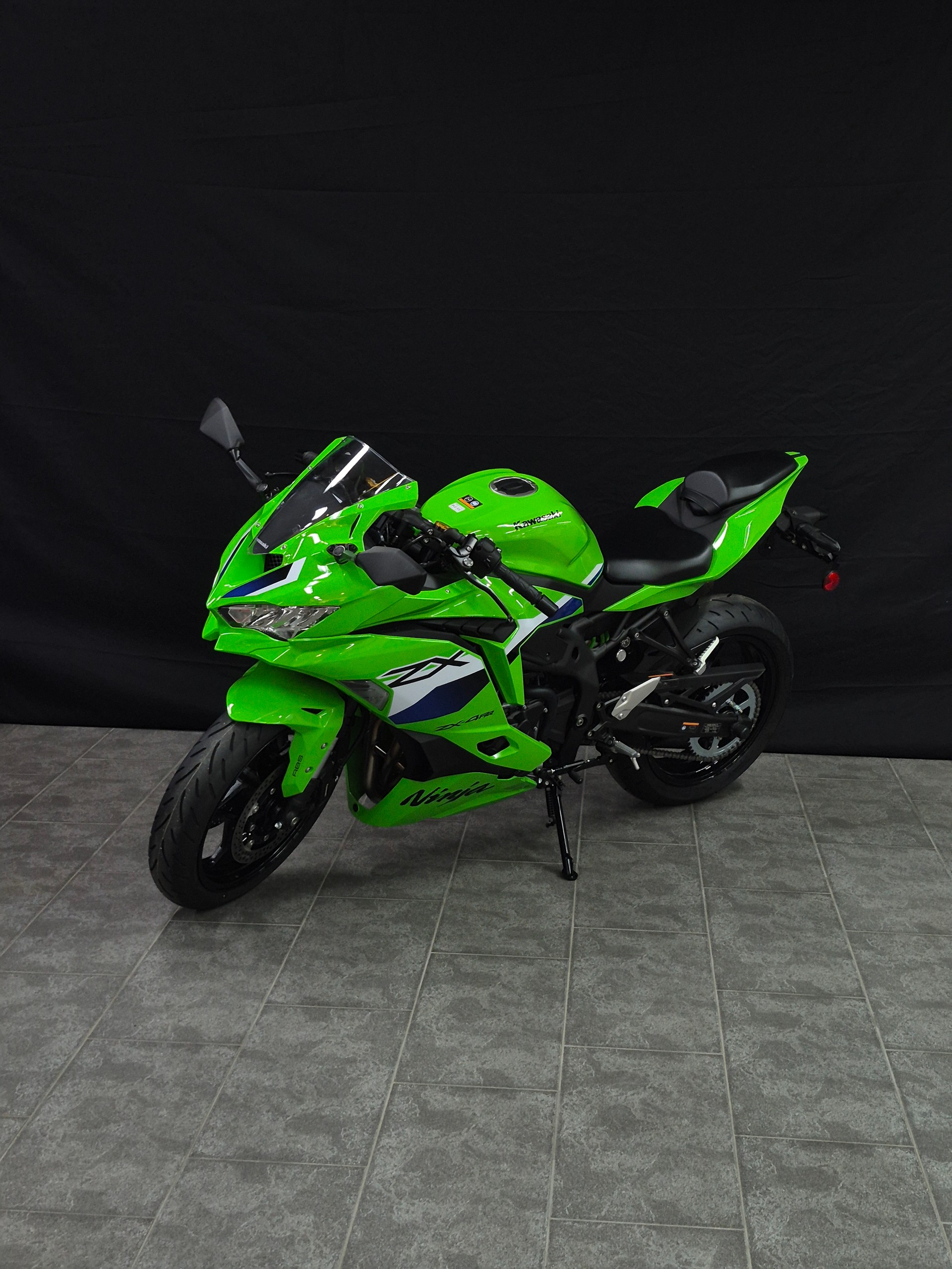 KAWASAKI Ninja ZX-4RR (35kW)-showroom-element-3