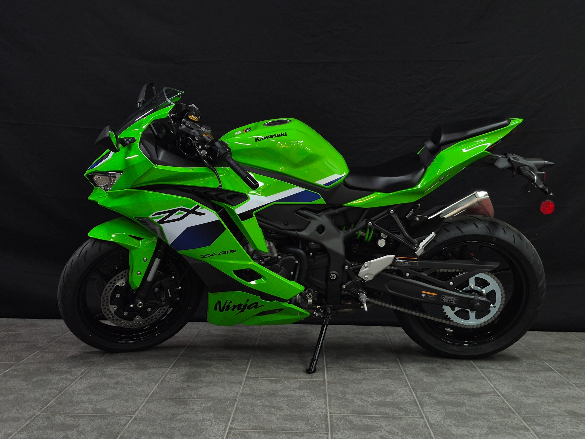 KAWASAKI Ninja ZX-4RR (35kW)-showroom-element-2