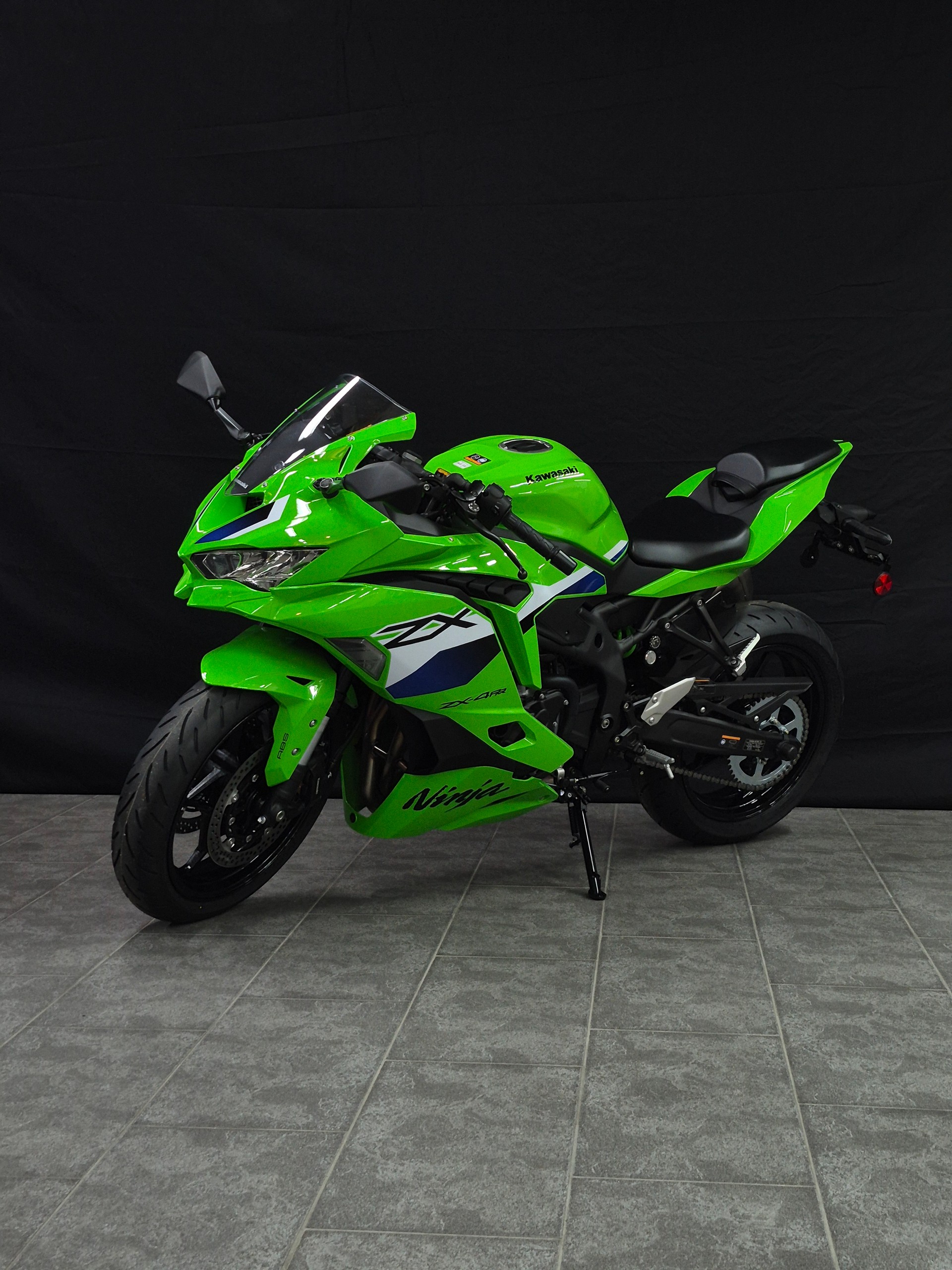 KAWASAKI Ninja ZX-4RR (35kW)-showroom-element-1