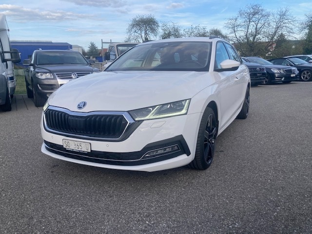 SKODA Octavia Combi 2.0 TDI DSG Style-image-3
