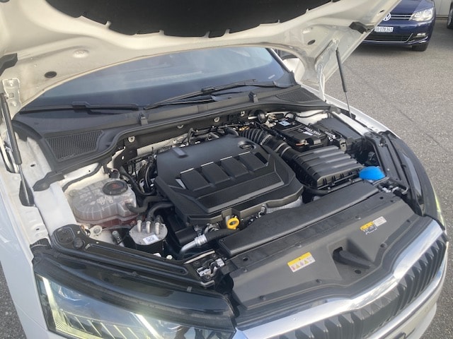 SKODA Octavia Combi 2.0 TDI DSG Style-image-10