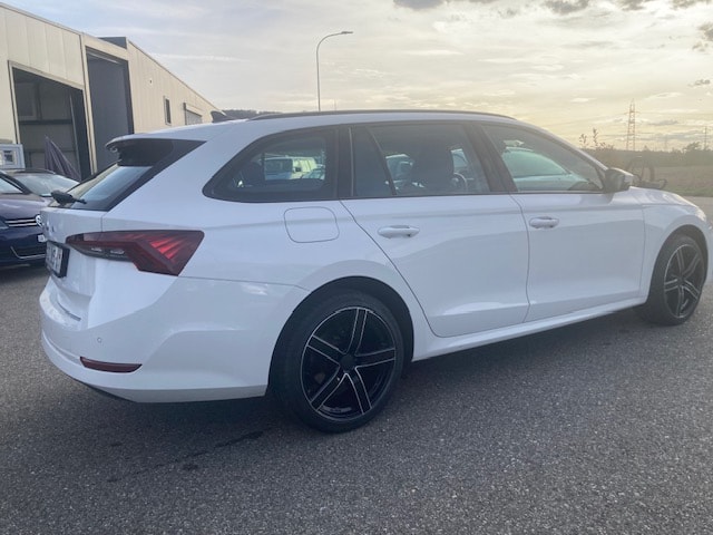SKODA Octavia Combi 2.0 TDI DSG Style-image-8