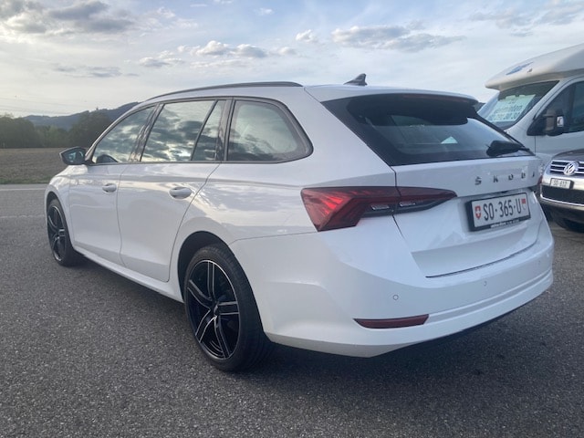 SKODA Octavia Combi 2.0 TDI DSG Style-image-7
