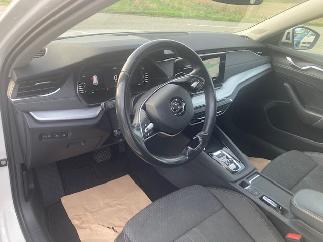 SKODA Octavia Combi 2.0 TDI DSG Style-image-16
