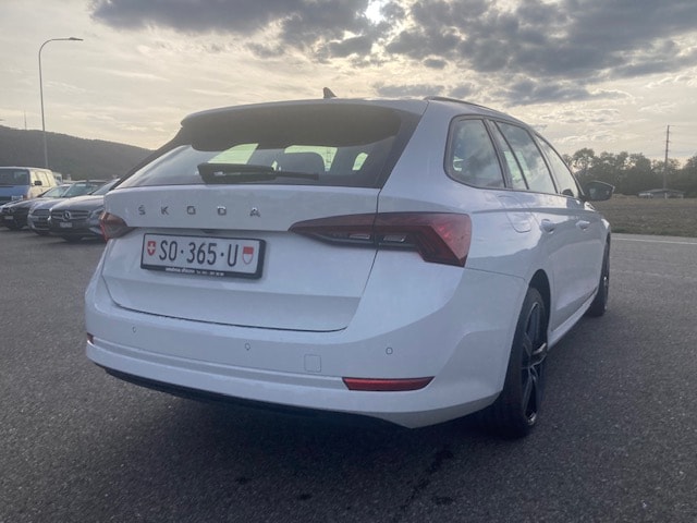 SKODA Octavia Combi 2.0 TDI DSG Style-image-6