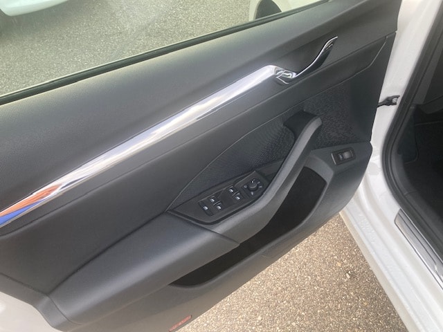 SKODA Octavia Combi 2.0 TDI DSG Style-image-14
