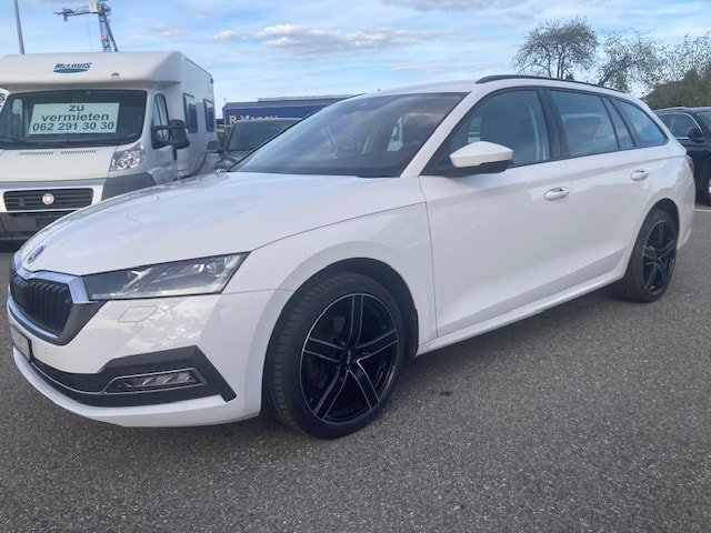 SKODA Octavia Combi 2.0 TDI DSG Style-image-5