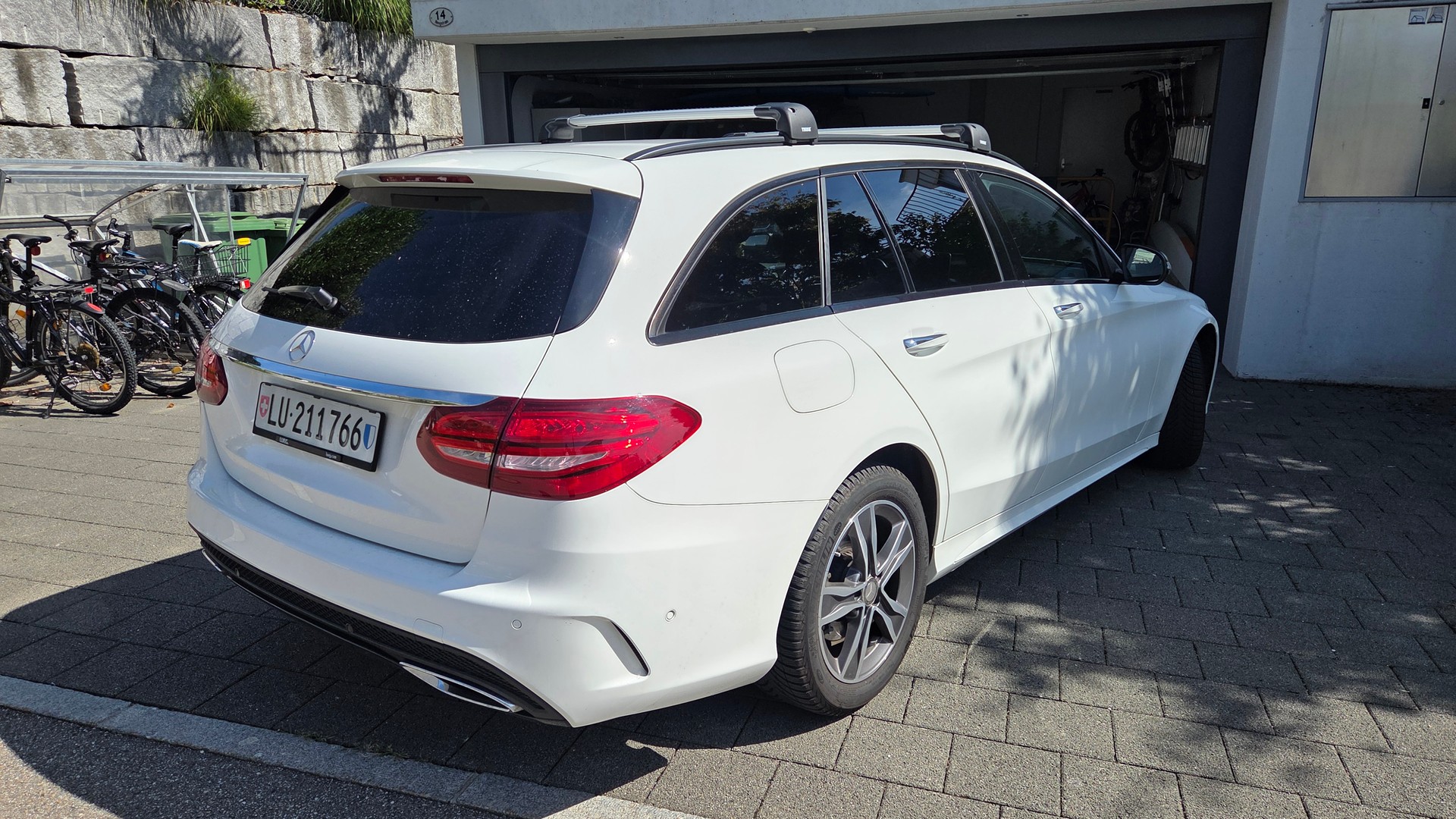 MERCEDES-BENZ C 250 d AMG Line 4m, AHK, LED, KAMERA, HEAD-UP-image-1