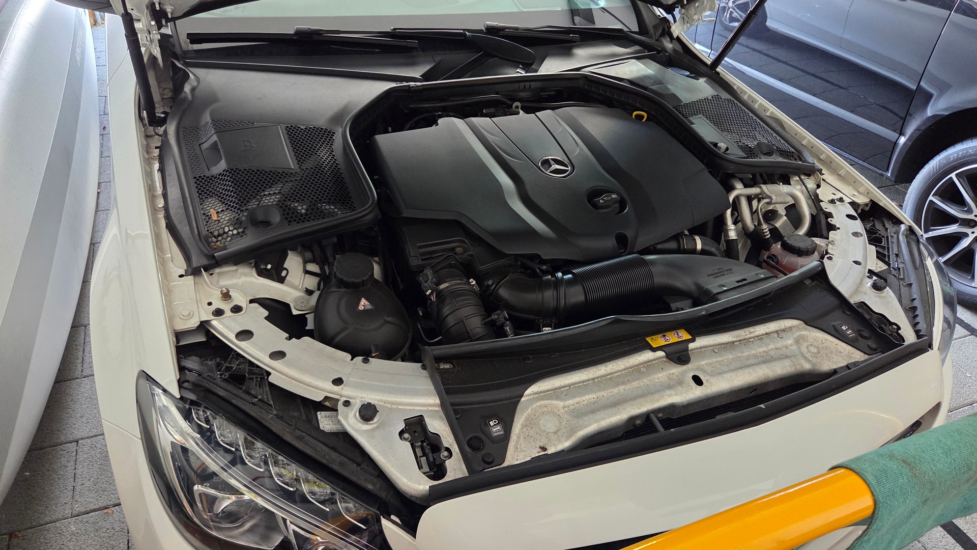 MERCEDES-BENZ C 250 d AMG Line 4m, AHK, LED, KAMERA, HEAD-UP-image-4