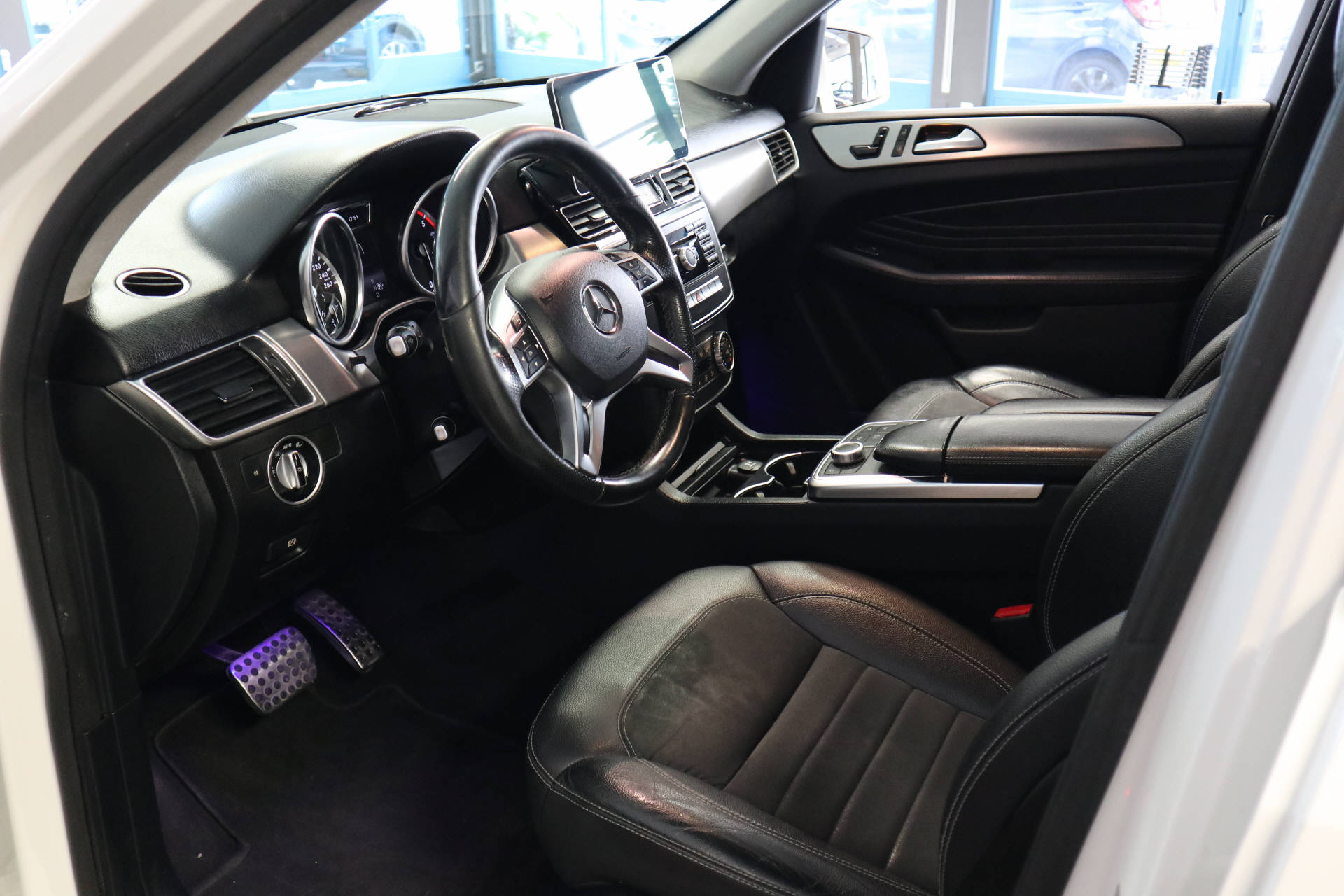 MERCEDES-BENZ ML 350 CDI BlueTec-image-10