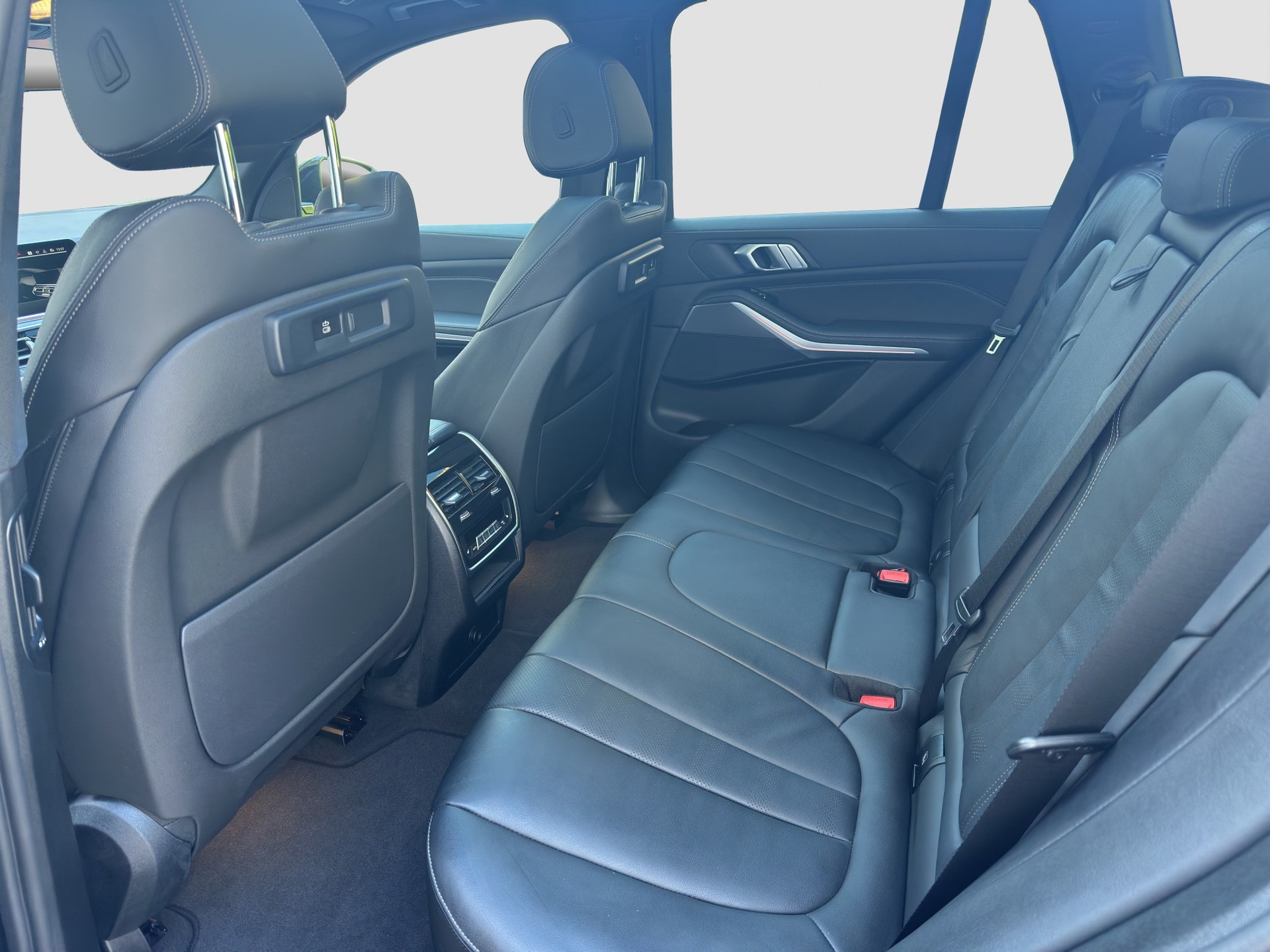 BMW X5 xDrive M50i Steptronic-image-11