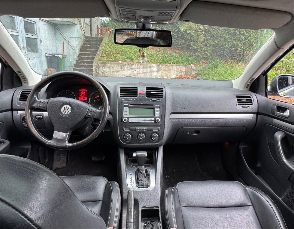 VW Golf Variant 2.0 TDI Sportline DSG-image-7