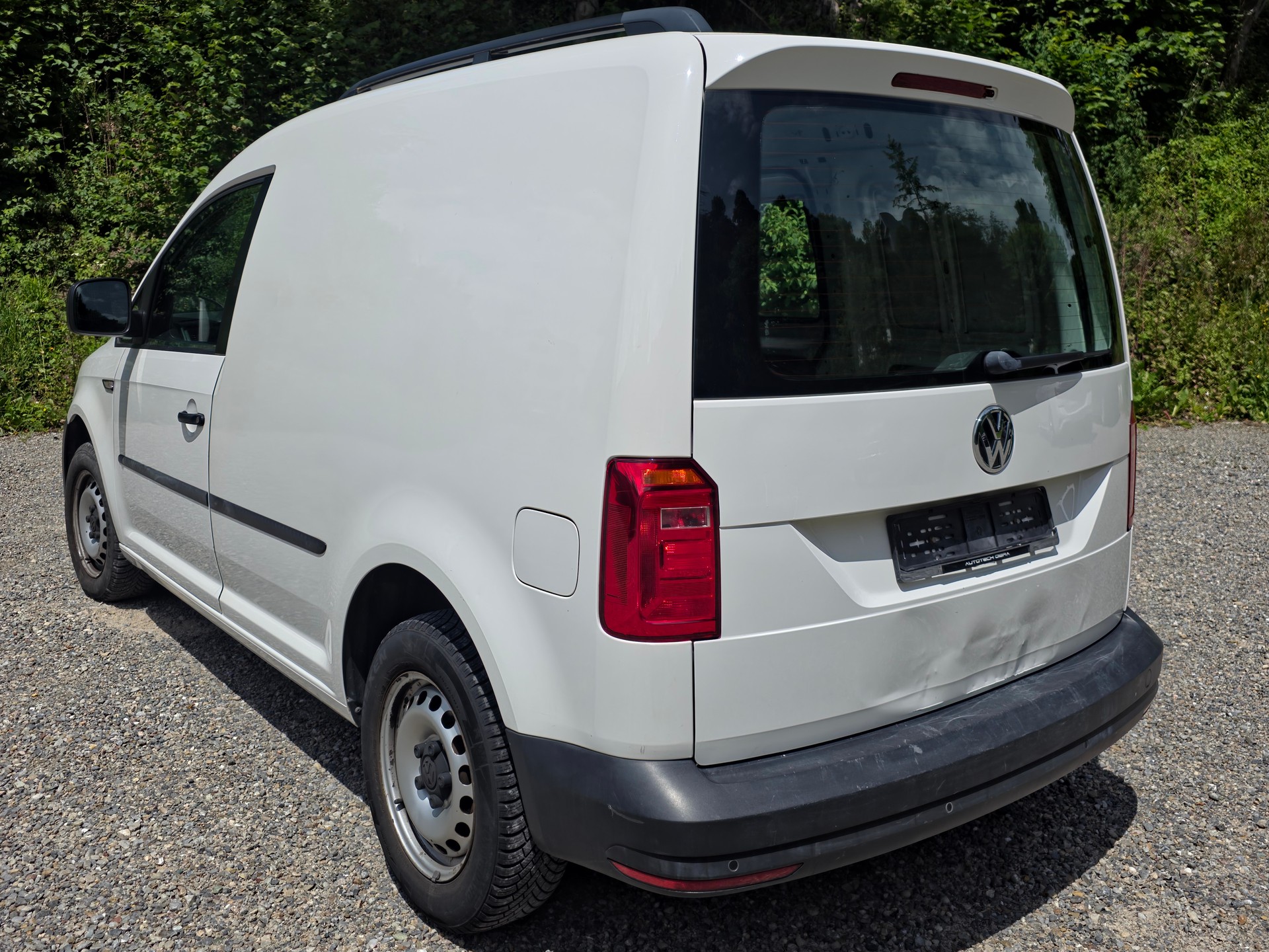 VW Caddy 2.0TDI BlueMotion Technology-image-8