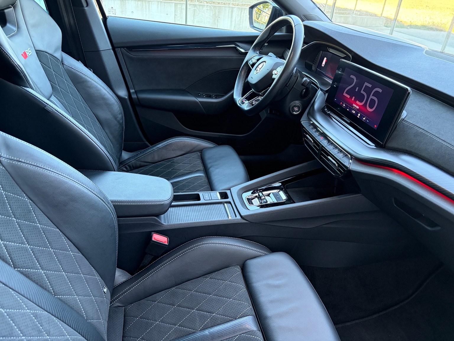 SKODA Octavia Combi 2.0 TDI DSG RS 4x4-image-8