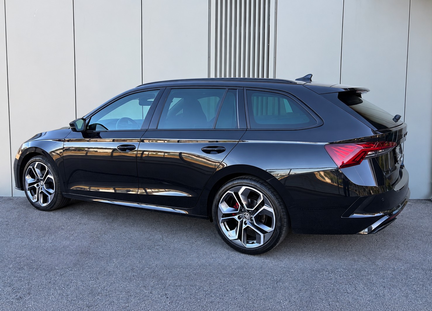 SKODA Octavia Combi 2.0 TDI DSG RS 4x4-image-4