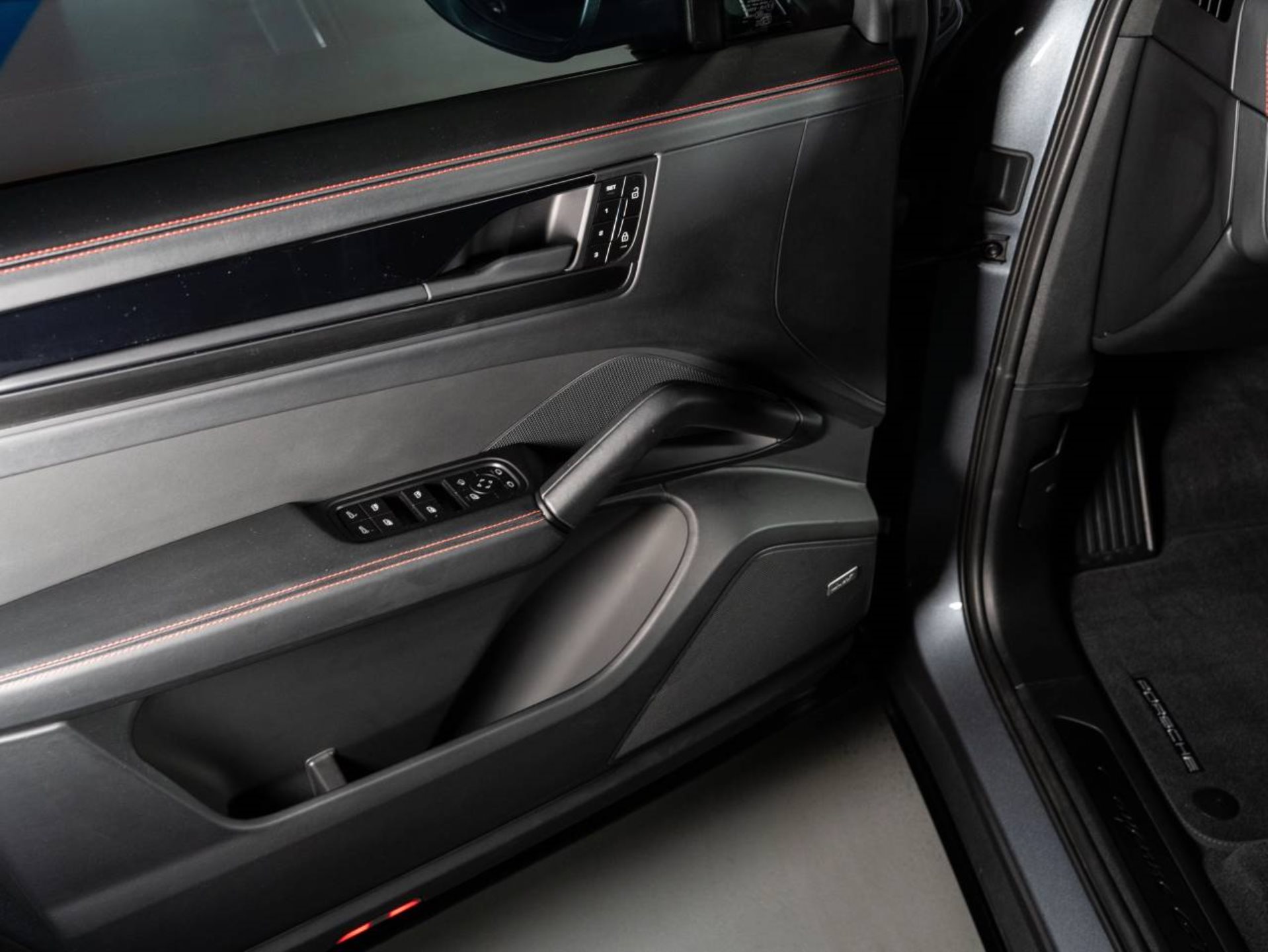 PORSCHE Cayenne GTS-image-19