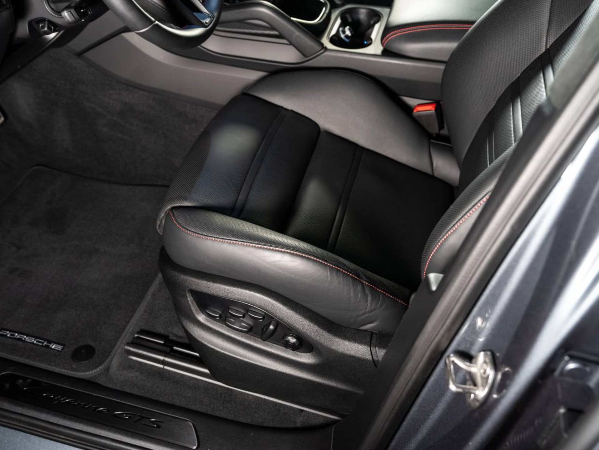 PORSCHE Cayenne GTS-image-17