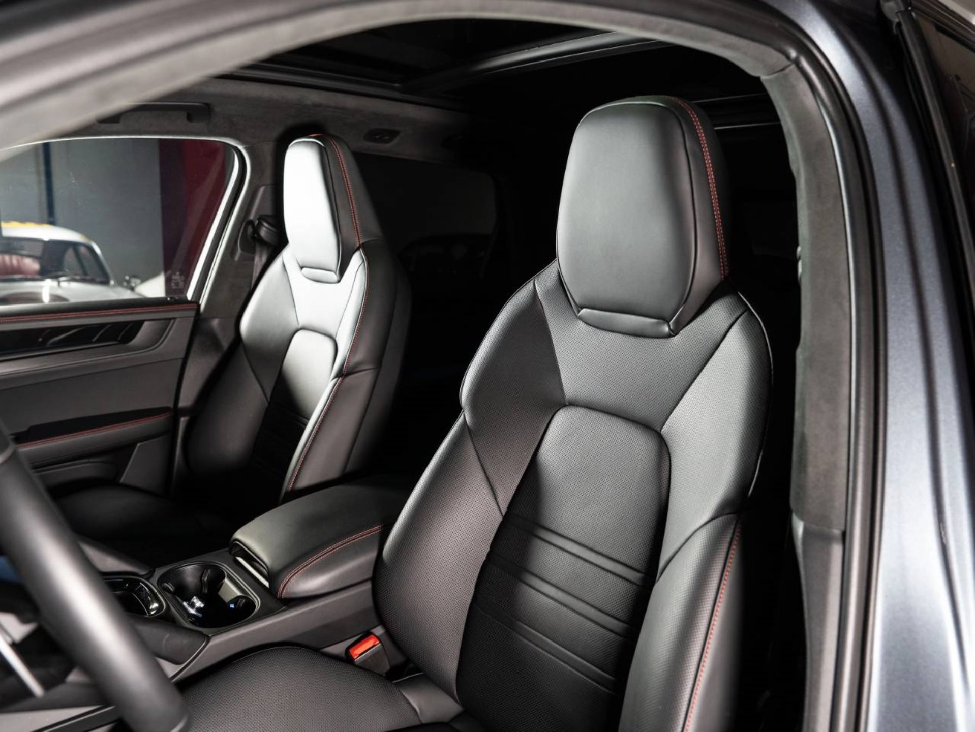 PORSCHE Cayenne GTS-image-4