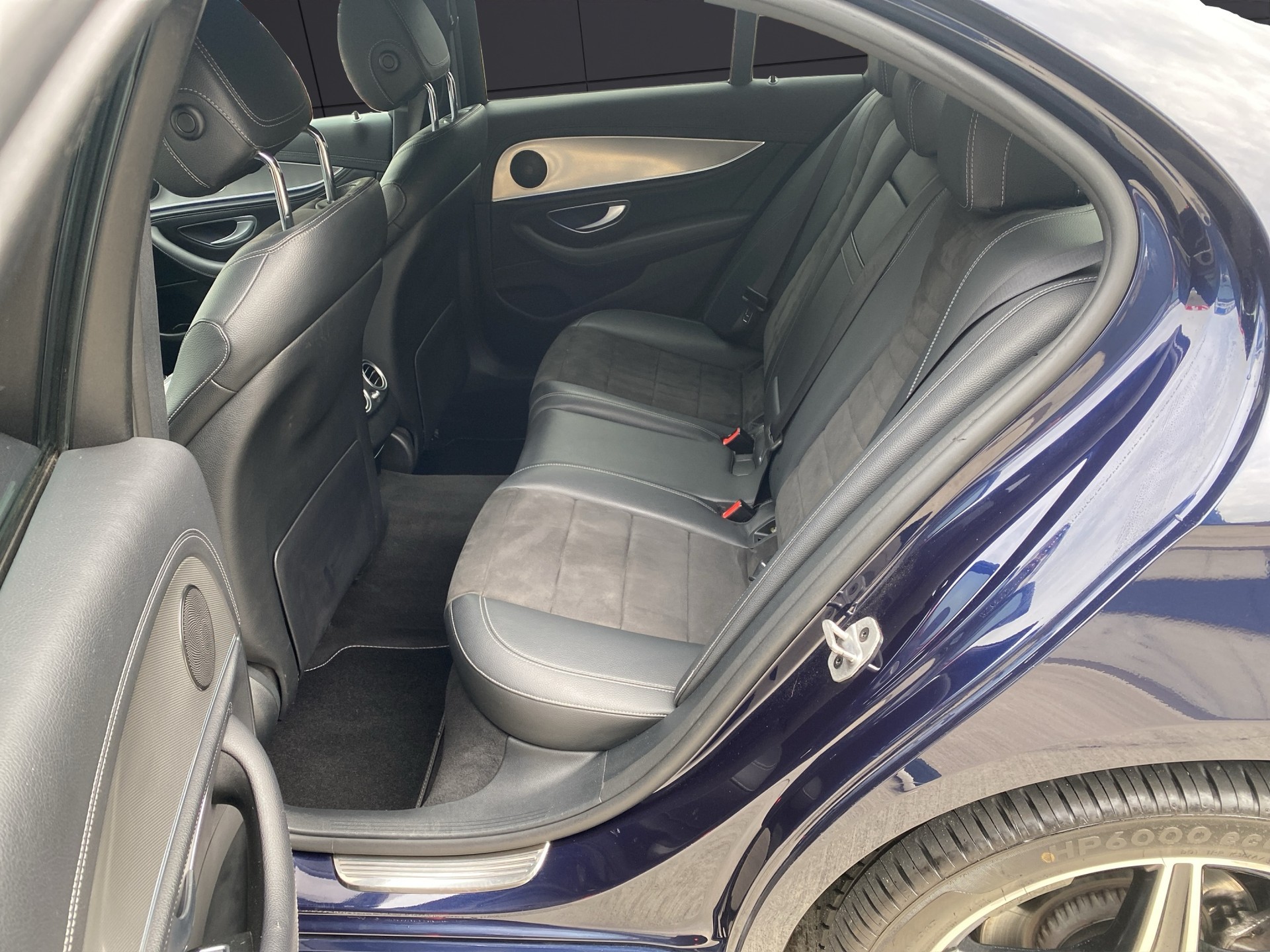 MERCEDES-BENZ E 220d Swiss Star AMG Line 4Matic 9G-Tronic-image-15