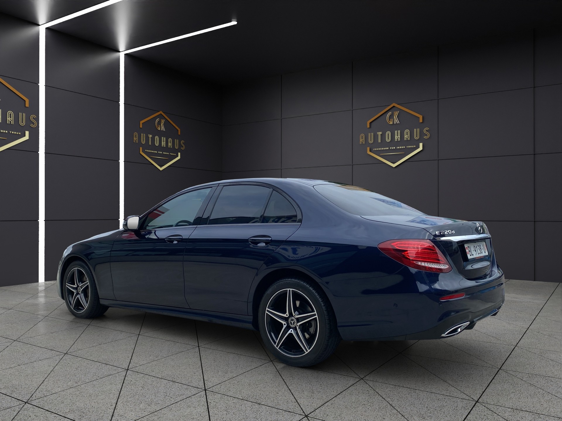 MERCEDES-BENZ E 220d Swiss Star AMG Line 4Matic 9G-Tronic-image-2