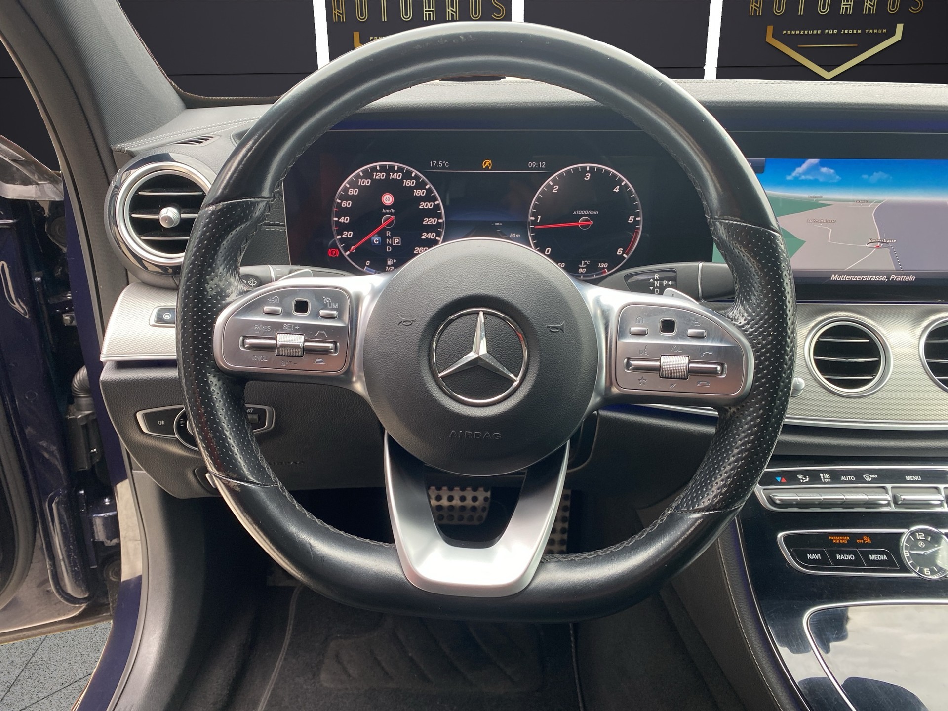 MERCEDES-BENZ E 220d Swiss Star AMG Line 4Matic 9G-Tronic-image-11