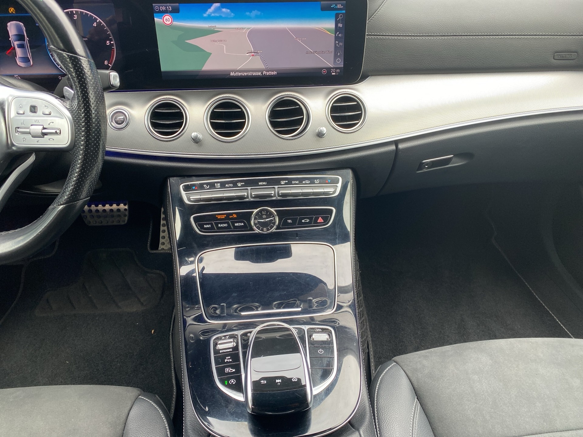 MERCEDES-BENZ E 220d Swiss Star AMG Line 4Matic 9G-Tronic-image-13