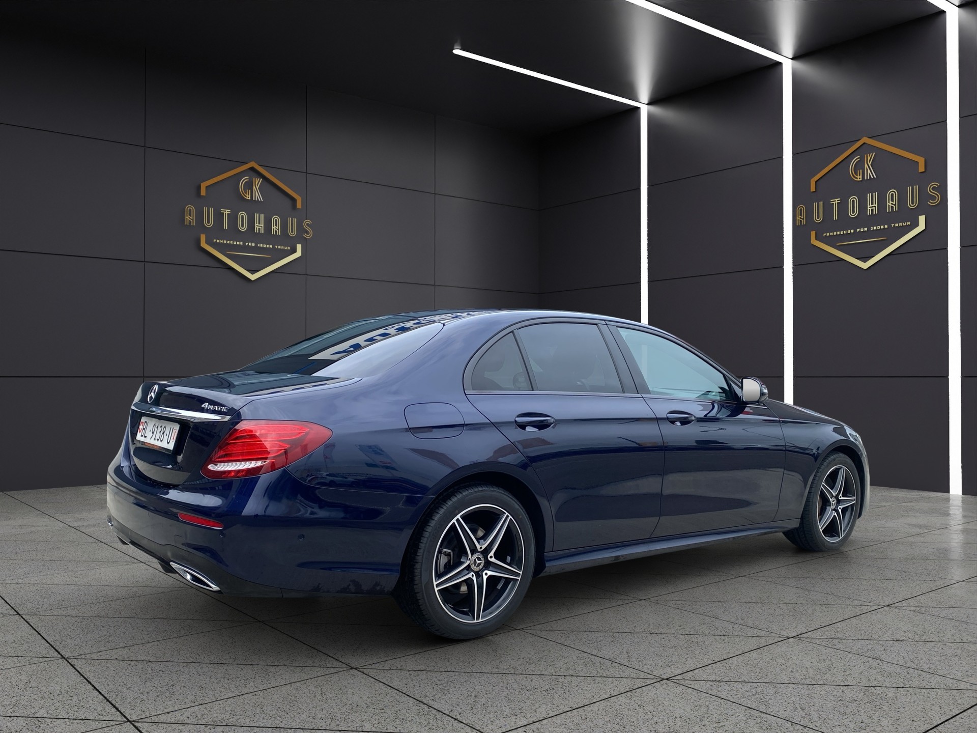 MERCEDES-BENZ E 220d Swiss Star AMG Line 4Matic 9G-Tronic-image-5