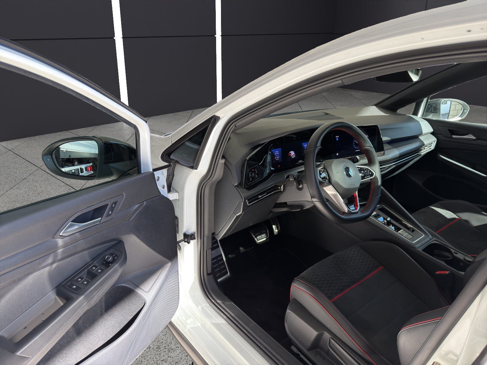 VW Golf 2.0 TSI GTI Clubsport 45 DSG-image-10